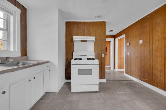 Building Photo - 92 Tom Bayne St