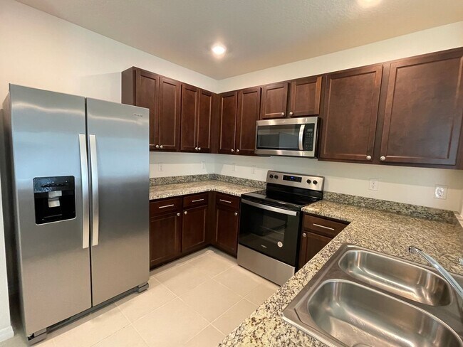 Foto del edificio - 3 BEDROOM 2 BATHROOM 2 CAR GARAGE IN UNION...