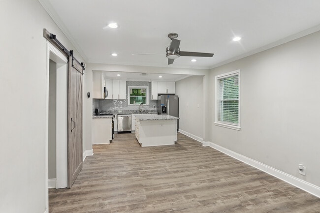 Building Photo - 1098 Oak Knoll Ter SE, Atlanta, GA 30315
