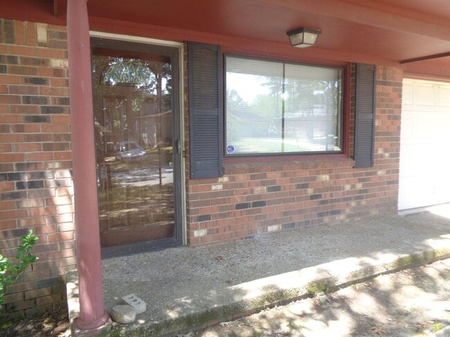Building Photo - 2414 Lehigh Dr