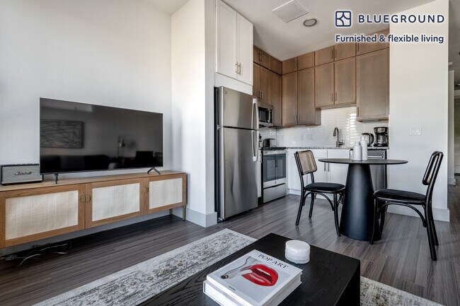 Foto del edificio - 710 E 3rd St