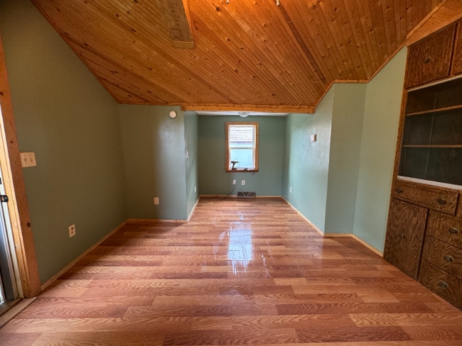 Building Photo - 959 W 2nd St