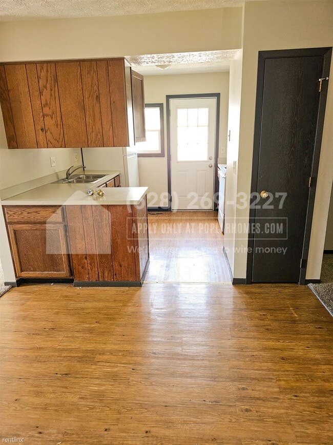 Building Photo - 3 br, 1.5 bath Duplex - 6412 Birchview Dri...