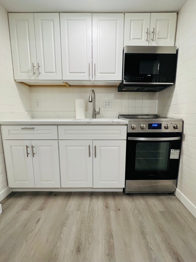 Building Photo - 5 Ridge Rd