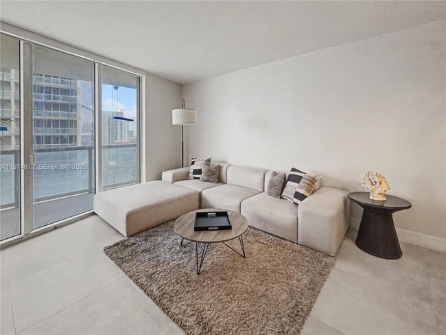 Building Photo - 475 Brickell Ave