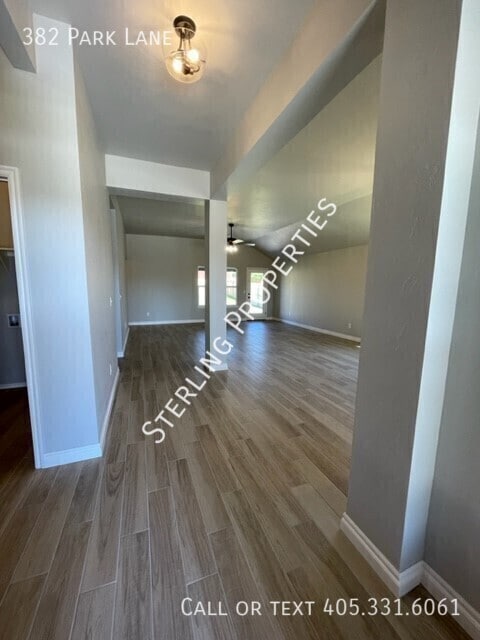 Foto del edificio - 382 Park Ln