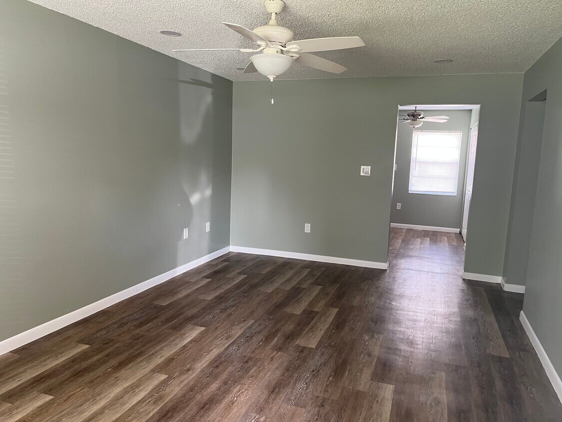 Foto principal - 101 Lake Hunter Dr