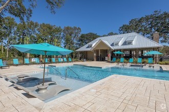 Building Photo - Crowne at Live Oak Square