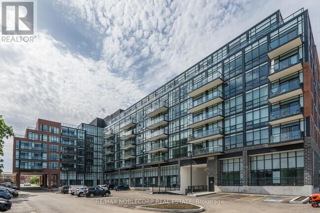 Photo du bâtiment - 681 Yonge St
