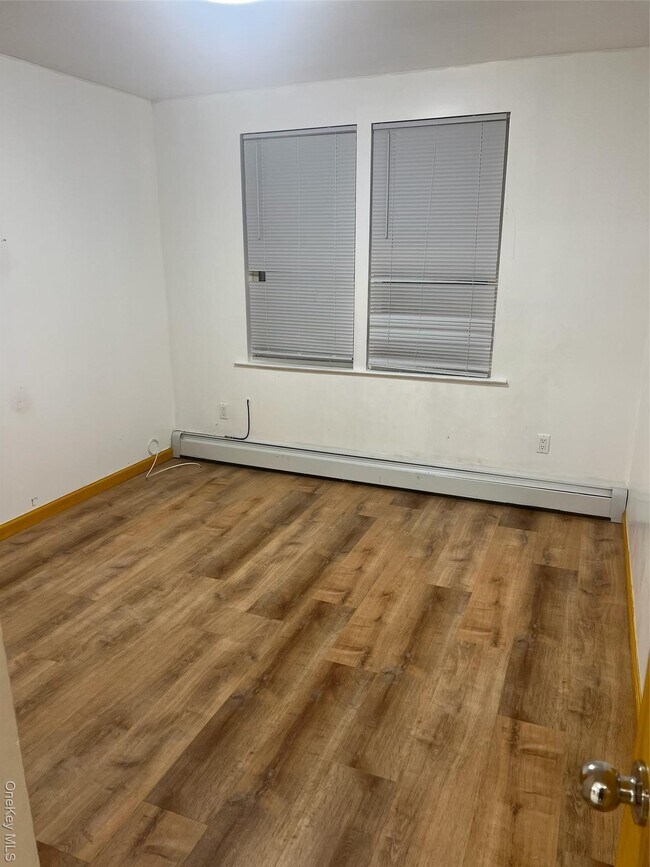 Foto del edificio - 170-11 Lithonia Ave