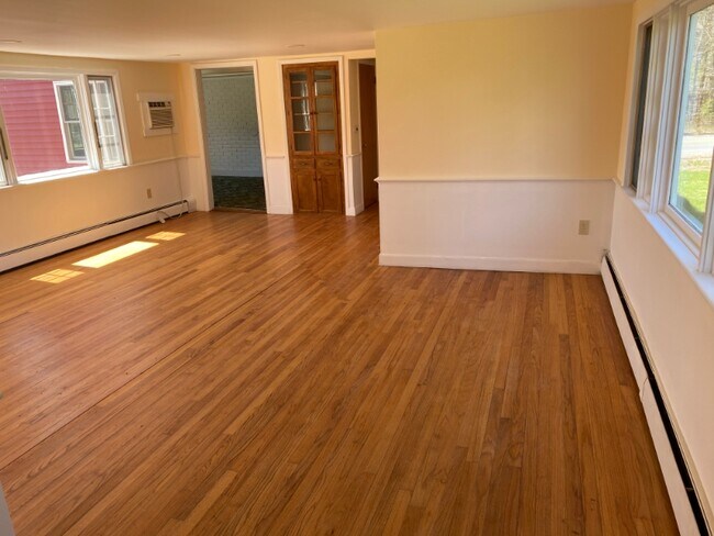 Foto del edificio - 469 River Rd