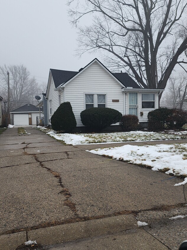 Photo - 26233 Penn St (Inkster, MI)