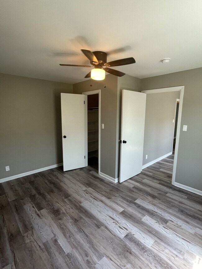 Building Photo - 939 S Summit St