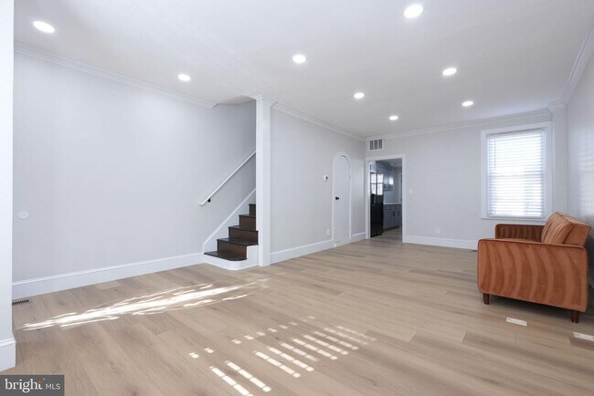 Building Photo - 613 Harvard St NW