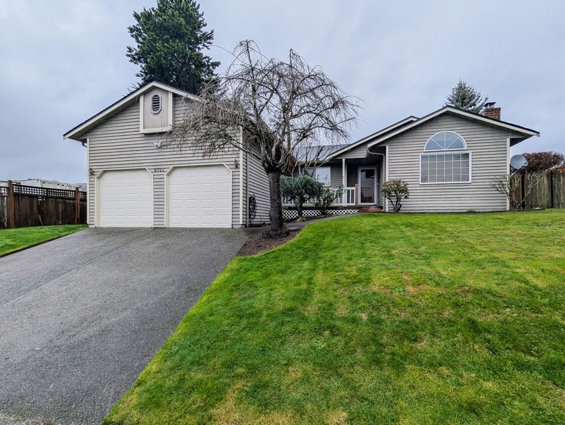 Primary Photo - **Move-In Special** Beautiful 3 bed, 2.5 bath Rambler w/ New Carpet Throughout!