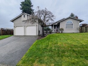 Building Photo - 6721 62nd Pl NE