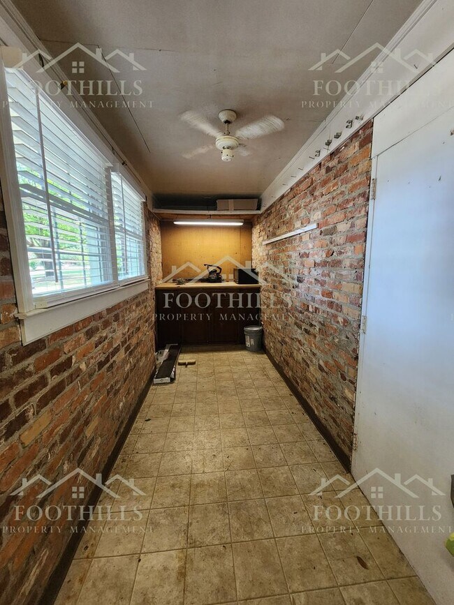 Foto del edificio - 3-Bedroom Home with Fresh Updates and Fenc...