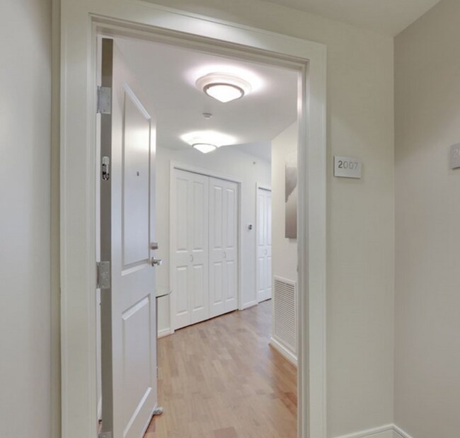 Foto del edificio - 819 Virginia St