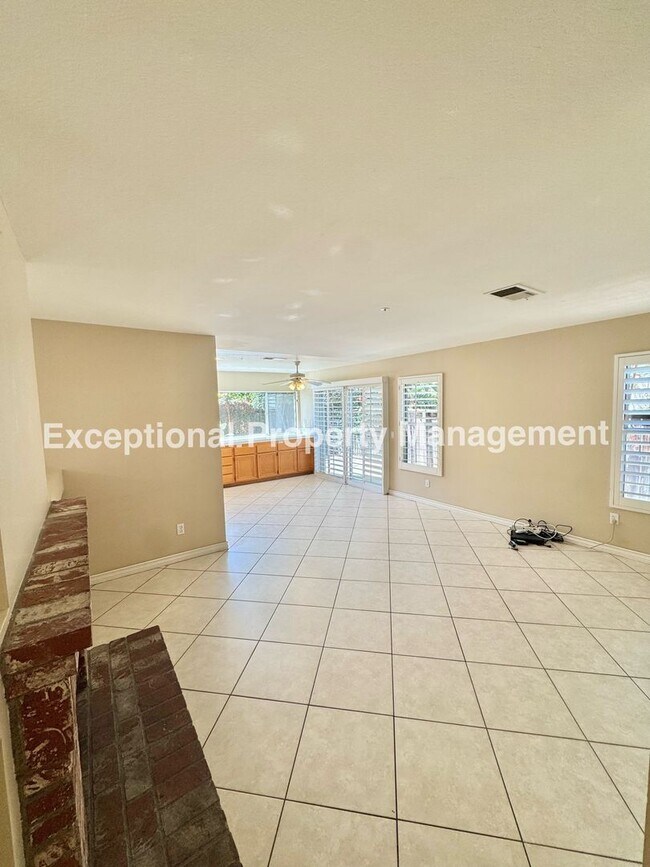 Building Photo - Ready to move in 4 bedroom 3 bath home!