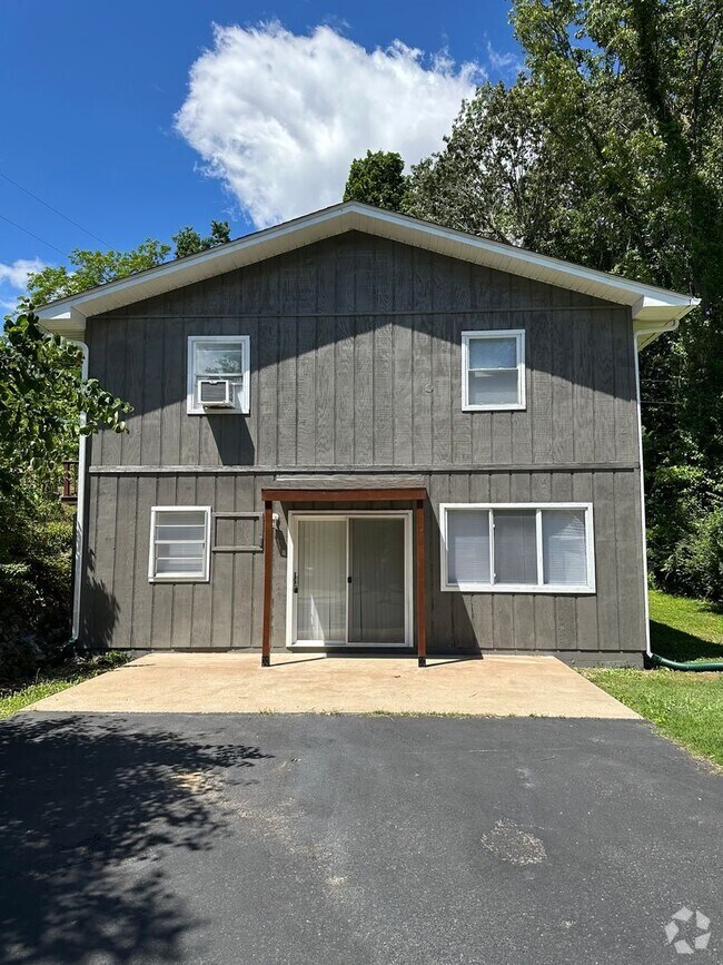 Building Photo - 628 E Jennings Rd