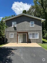 Building Photo - 628 E Jennings Rd