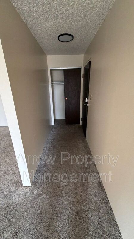 Foto del edificio - 1300 E H St