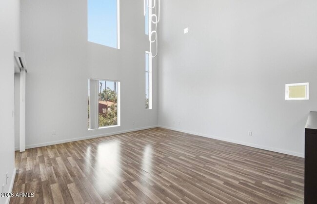 Building Photo - 1111 W University Dr