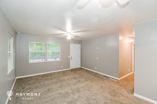 Building Photo - Charming 3-Bedroom Interlachen Home