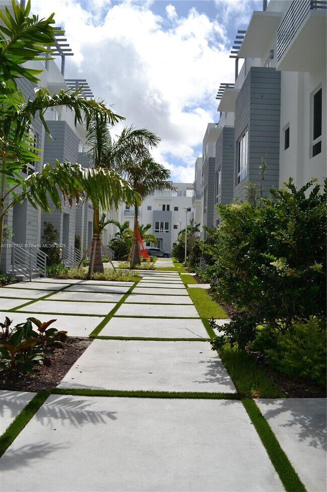 Foto del edificio - 9117 NW 33rd St