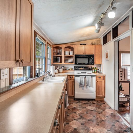 Building Photo - 1801B Shelby Ave