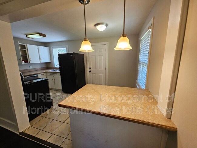 Foto del edificio - 5737 Oak Dr