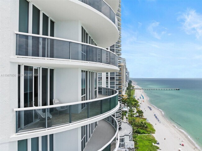 Building Photo - 15901 Collins Ave
