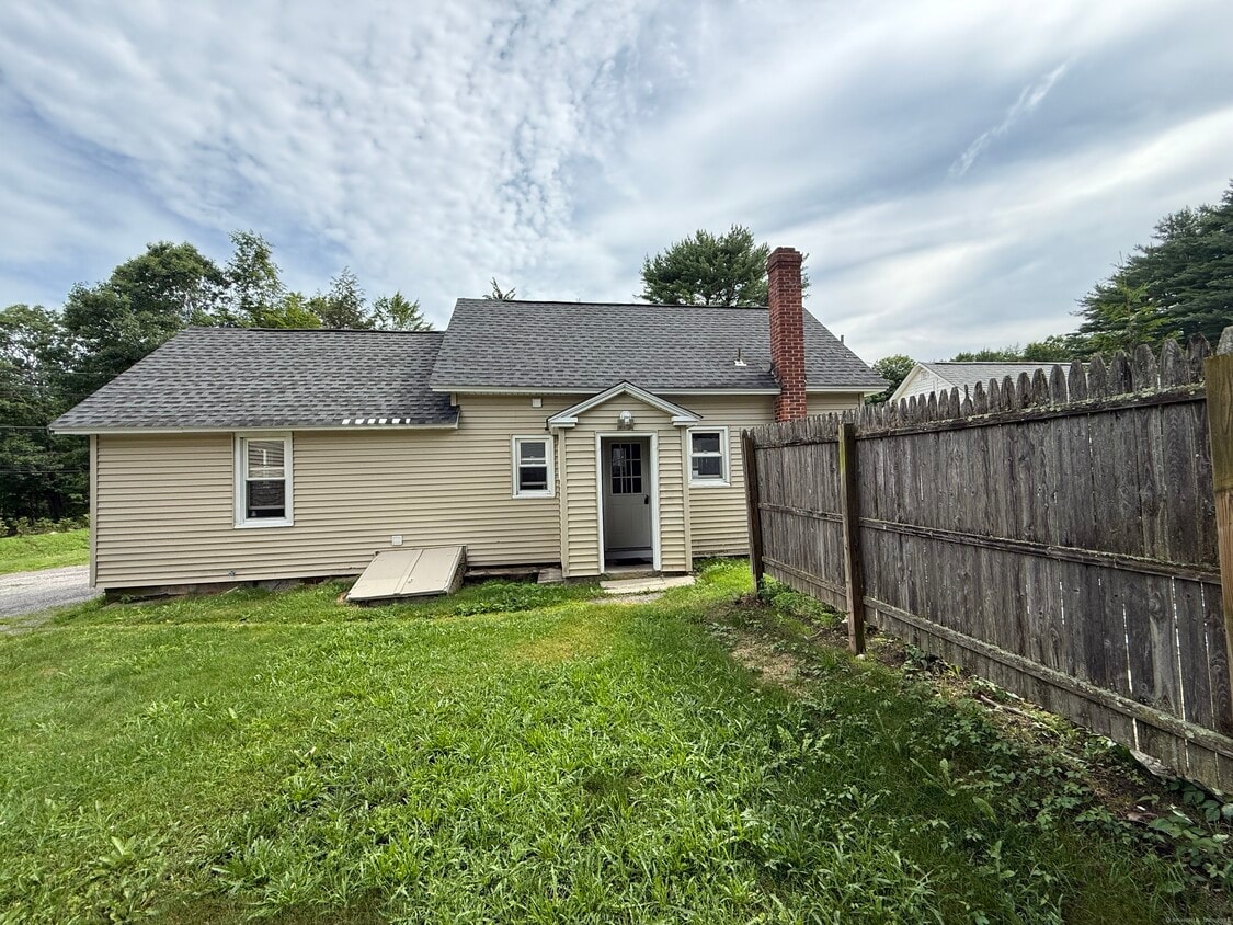 Primary Photo - 161 Lake St