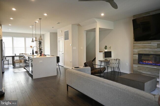 Foto del edificio - 2527 Emerald Branch Dr