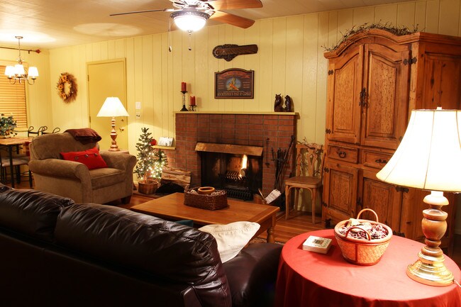 Living Room - 1712 Sierra Pine Loop
