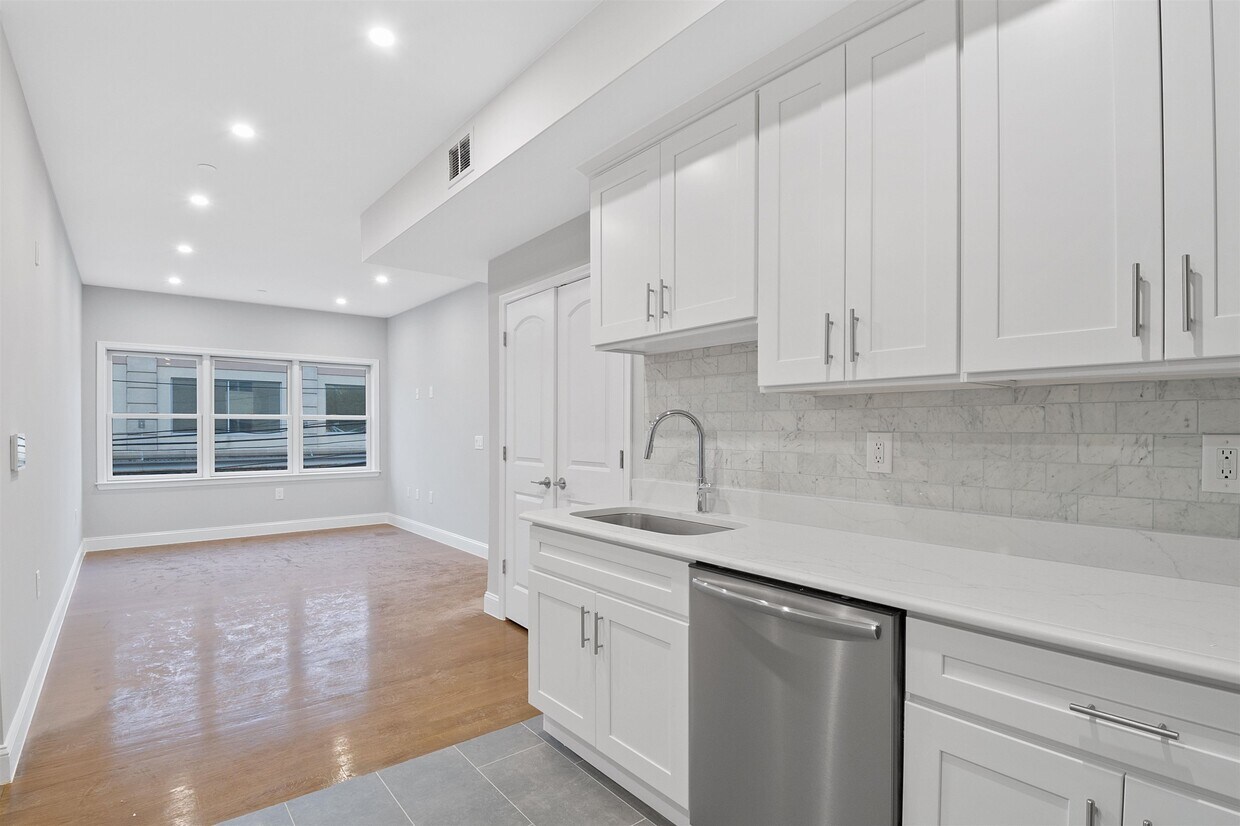 Foto principal - 311-315-315 West Side Ave