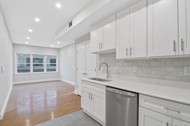 Foto del edificio - 311-315-315 West Side Ave
