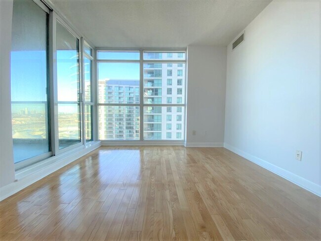 Photo du bâtiment - 225 Sherway Gardens Rd