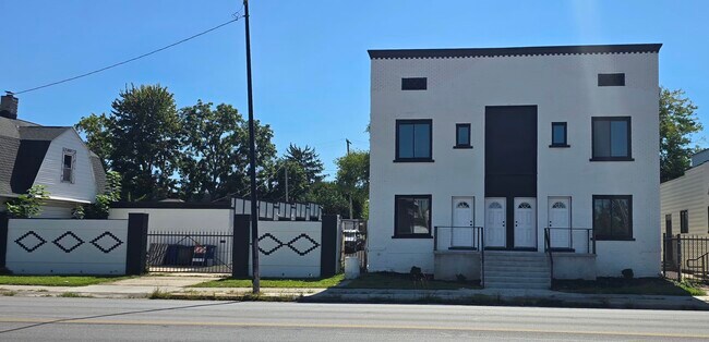 Building Photo - 531 Broadway St