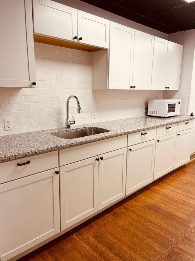 Building Photo - 614 N Duke St