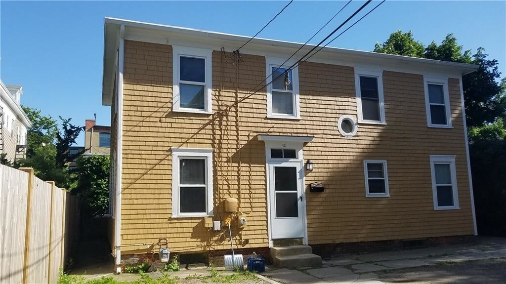 Primary Photo - 42 Brighton St