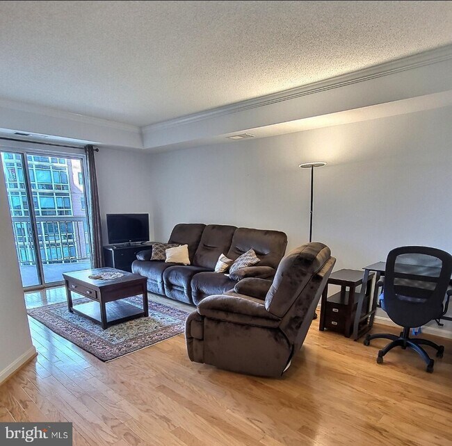 Foto del edificio - 3101 N Hampton Dr