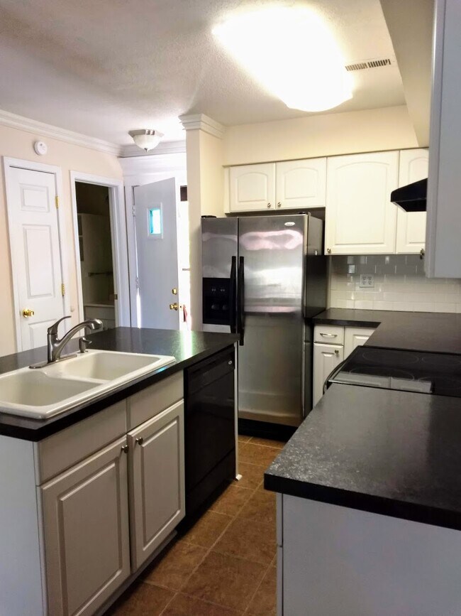 Building Photo - 51 Wilshire Heights Dr