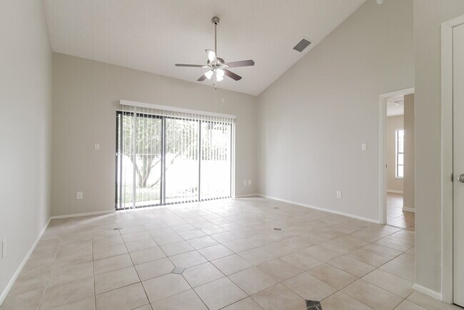 Building Photo - 1066 Weaver Dr