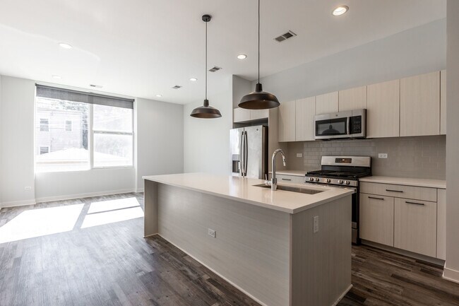 Foto del edificio - 2247 W Lawrence Ave