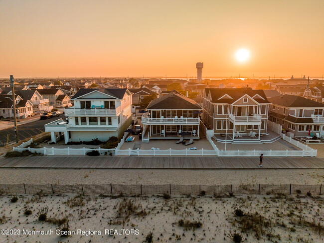 Building Photo - 1404 Oceanfront