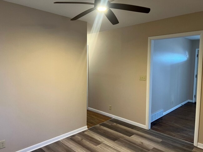 Foto del edificio - 5079 Byers Rd