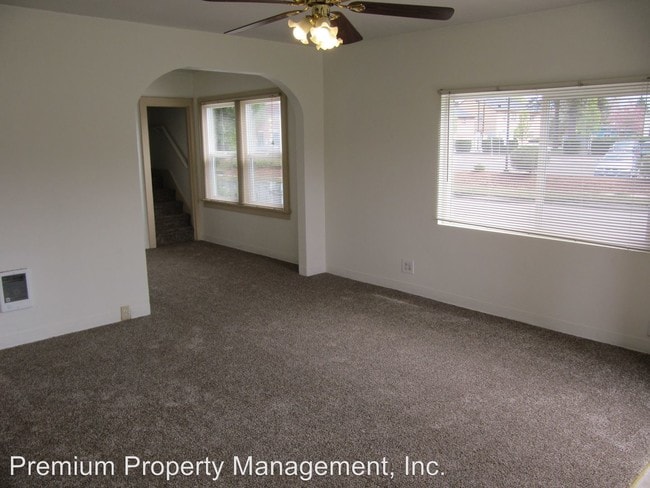Building Photo - 226 McNary Ave NW