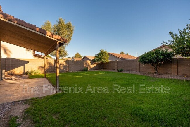 Foto del edificio - 3095 E Merrill Ave