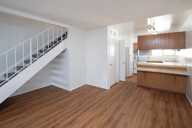 Primary Photo - 2BR Townhouse in Pacific Beach with W/D, P...